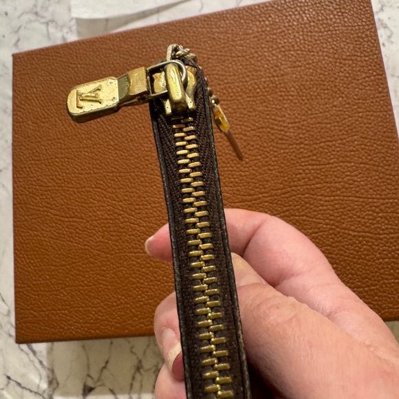 Louis Vuitton Monogram Key Case - Picture 5 of 7